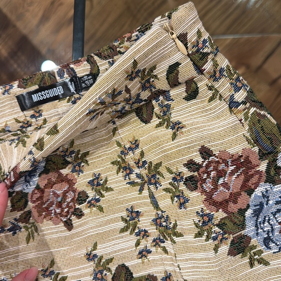 Missguided floral mini skirt - Picture 2 of 2